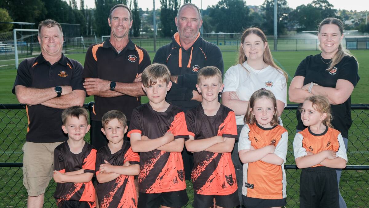 Macquarie United's (front L-R) Baxter McInnes, Leo Drummond, Ethan Drummond, Fletcher McInnes, Hadley Hosbrough and Isabella Pennells. (back L-R) Peter Bennett, Geoff Rankine, Andrew Speed, Izzy Speed and Temeka Jones. Picture by James Arrow.
