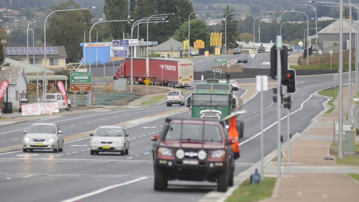 SNAPSHOT: The new 2.8-kilometre upgrade of the Great Western Highway at Kelso is now complete. Photo: CHRIS SEABROOK 032117csnap