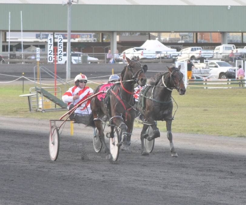 IN THE MIX: Saloon Passage (outside) claimed a Group placing at Menangle. 