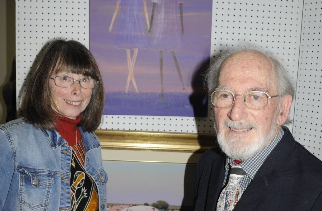 ART AT HEART: Guest artist Nyree Reynolds with her husband, Peter, from Blayney. 091016cart9