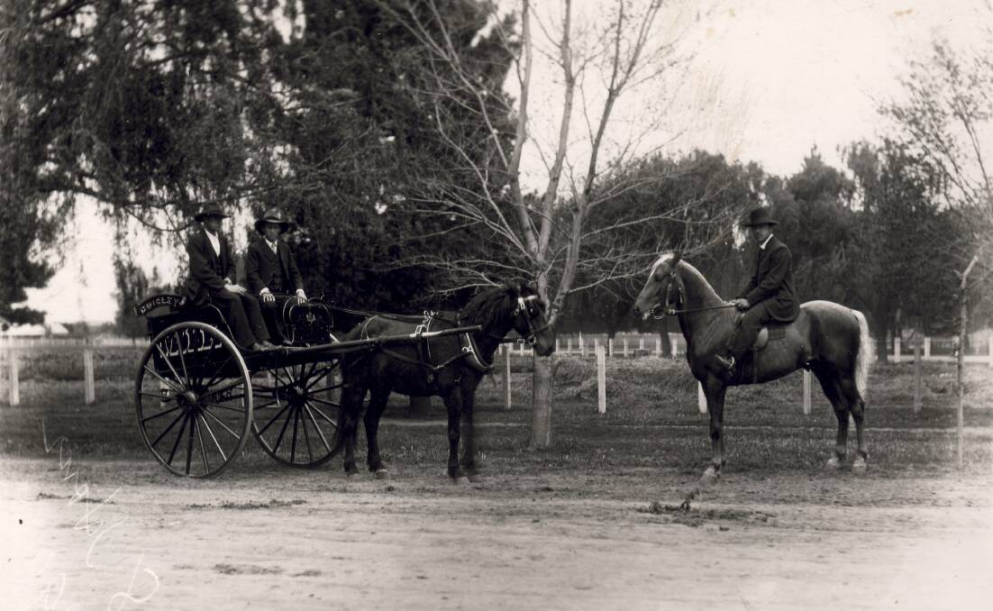 Counting the Hours: Eight Hour Day -1904. Two modes of transport at that time. The first officially recognised Eight Hour Day had taken place in Sydney in 1855. 