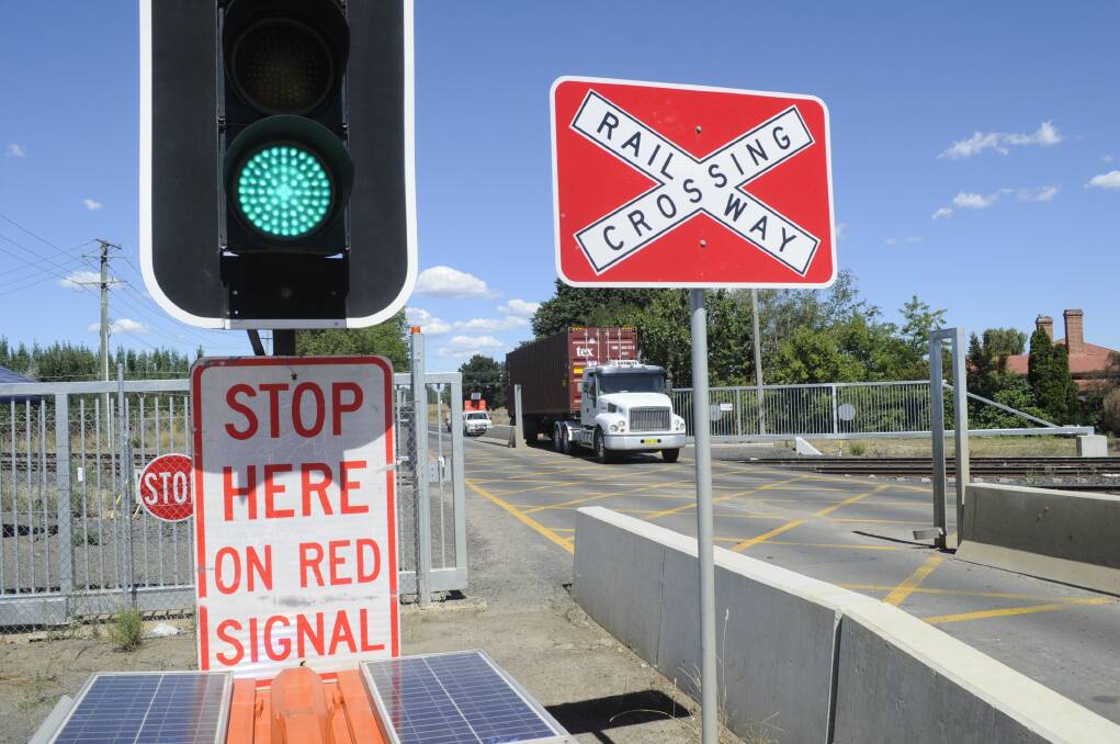 PROBLEM-SOLVER: Could the Lee Street rail crossing be used to relieve the traffic at the O'Connell Road roundabout?