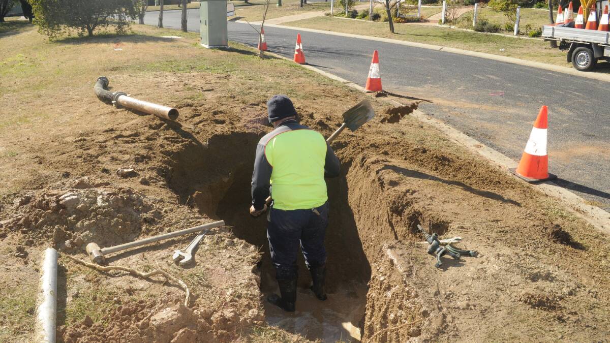 DIGGING IN: A water main off Suttor Street is repaired on Wednesday morning. It caused damage to a nearby investment property when it burst on Tuesday night. Photo: CHRIS SEABROOK 061417cwater2