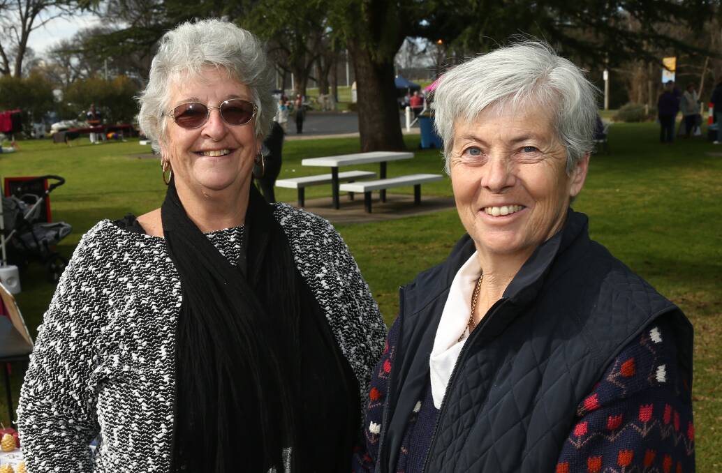 HAPPY: Carol Huntington and Elizabeth Forbes at Berry Park. 080616pblions3