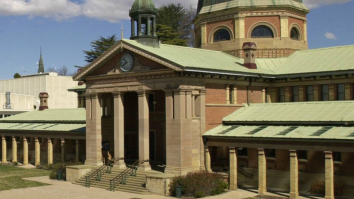 SENTENCE: A man who threw knives has been jailed in Bathurst Court.