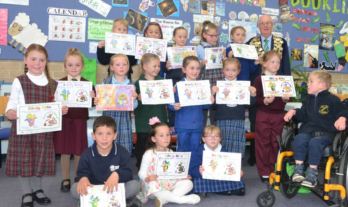 TRUE COLOURS: Mayor Graeme Hanger and the Kindy Kits colouring-in competition winners at Bathurst Library. 062917kits