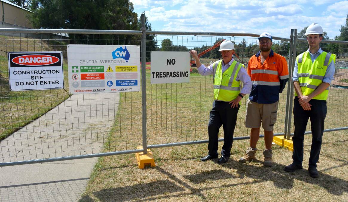 TAKE CARE: Mayor Graeme Hanger with Nic Aldinger of Central West Civil and project
engineer Myles Lawrence at the Bicentennial Park walkway work site.