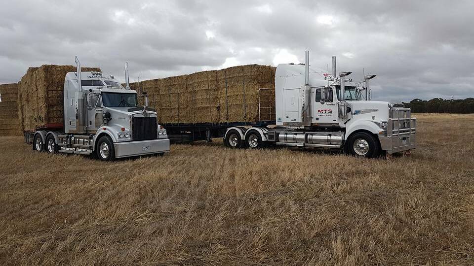Trucks belonging to Victorian trucking company Hendy Transport were loaded up on Sunday with hay donated by fellow Victorians, Chris, Barry and Shane Bibby, ready for another morale-boosting 2000km mission to Muttaburra. Photo source: Facebook.
