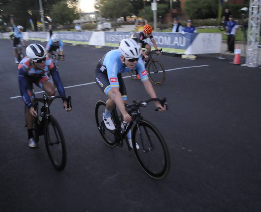 WINNER: Ayden Toovey held off Stephen Cuff to win the men's division one Bathurst criterium on Saturday evening. Photo: CHRIS SEABROOK 040117criter1