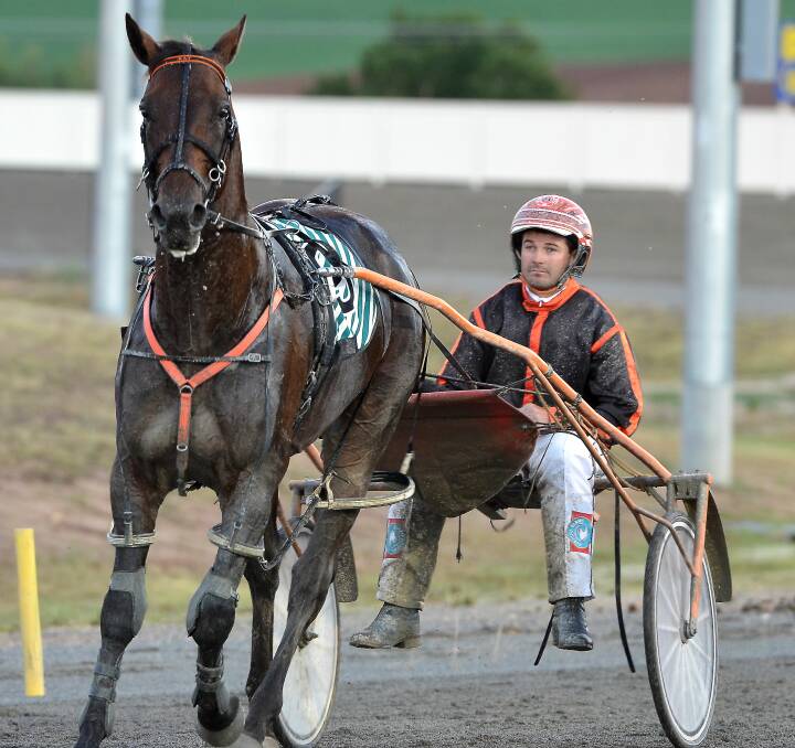 FEATURE WIN: Menangle Park reinsman Robbie Morris steered Mojo Major to victory in Friday night's Oberon Cup at the Bathurst Paceway. Photo: ANYA WHITELAW