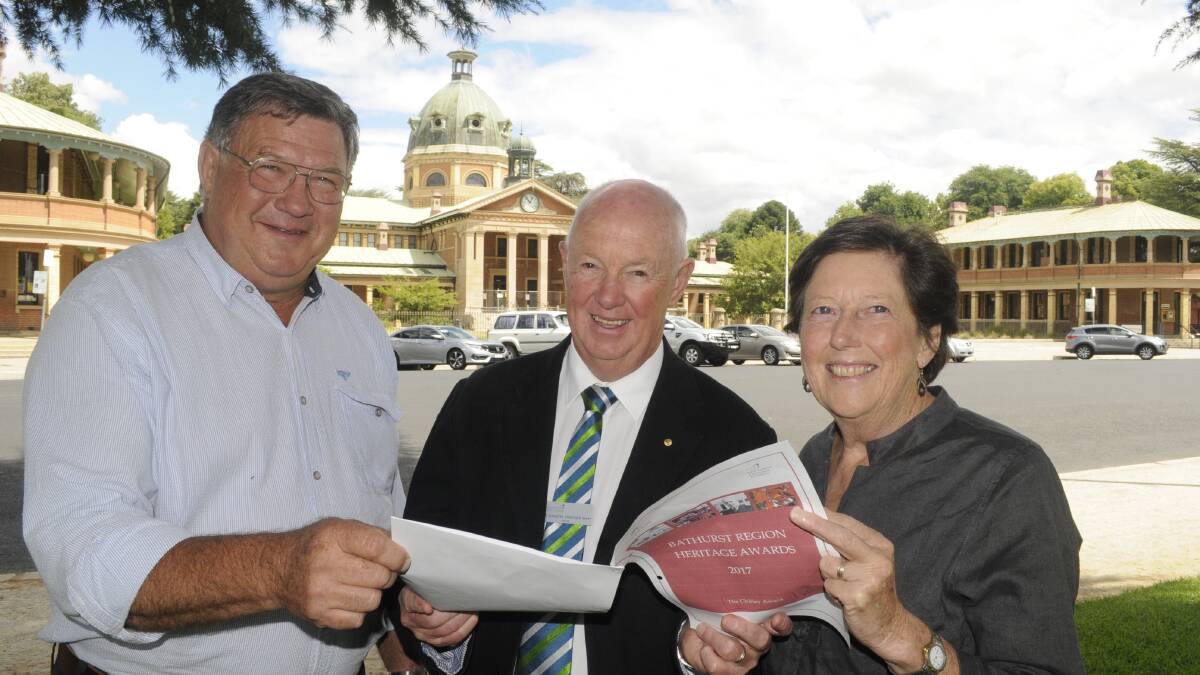 CHIFLEY AWARD: Bathurst mayor Graeme Hanger (centre) with Iain McPherson and Fran White from the National Trust's Bathurst branch. Photo: CHRIS SEABROOK
