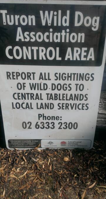 SIGN OF THE TIMES: The Turon Wild Dog control group is erecting these signs on roadside lands across their region.