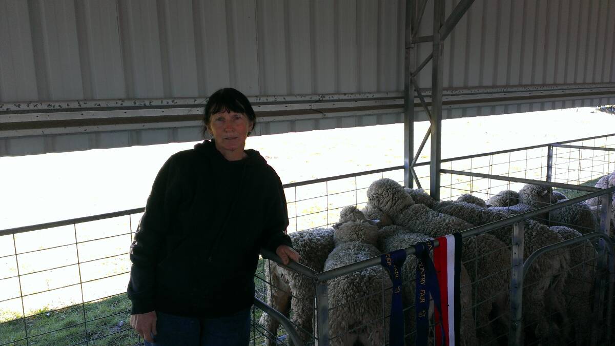 PEN-TASTIC: Linda Willis with her winning pen of ewes in the Burraga Hi5 competition. 083016rural1