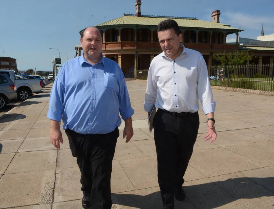 MEDIA HUNGRY: Rod Bloomfield and Nick Xenophon in Bathurst campaigning for the federal election.