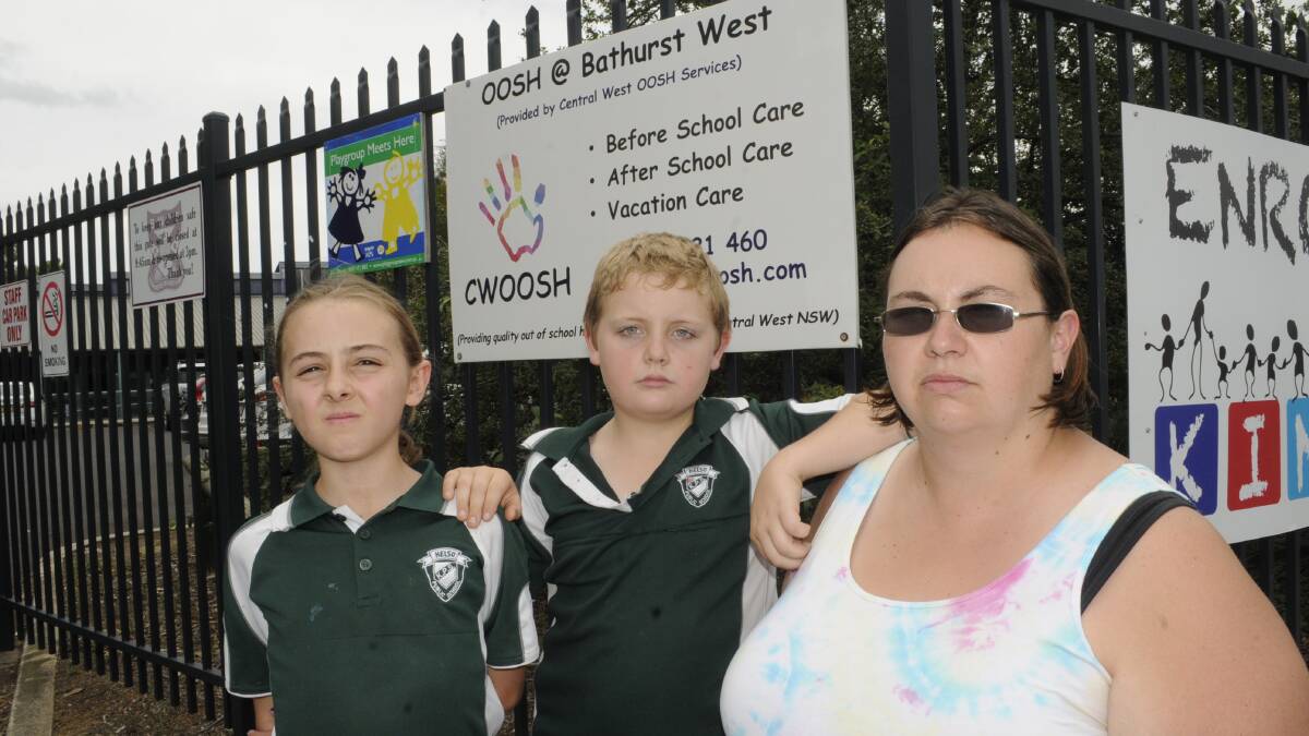 CARE CONCERNS: Single mother Louise Press with her children Sarah, 10, and Oliver, eight, is saddened by the closure of Central West OOSH. Photo:CHRIS SEABROOK 112917coosh2