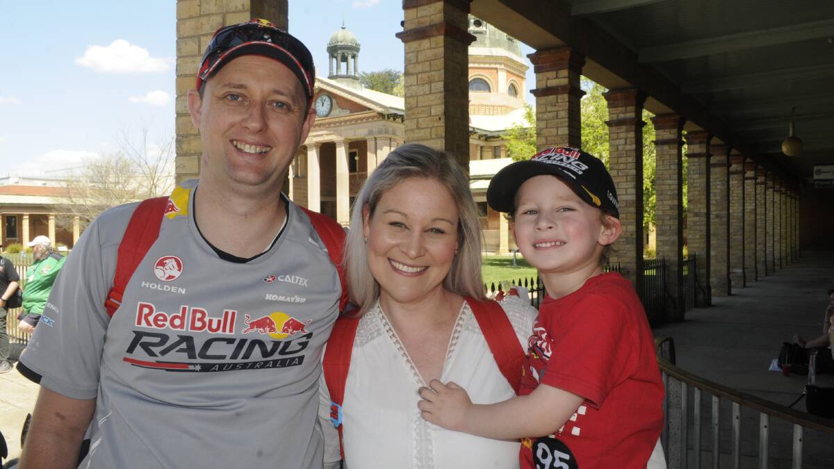 RACE FANS: Steven and Stacey and Zach(3) from Canowindra. Photos: CHRIS SEABROOK100417cv8fans1