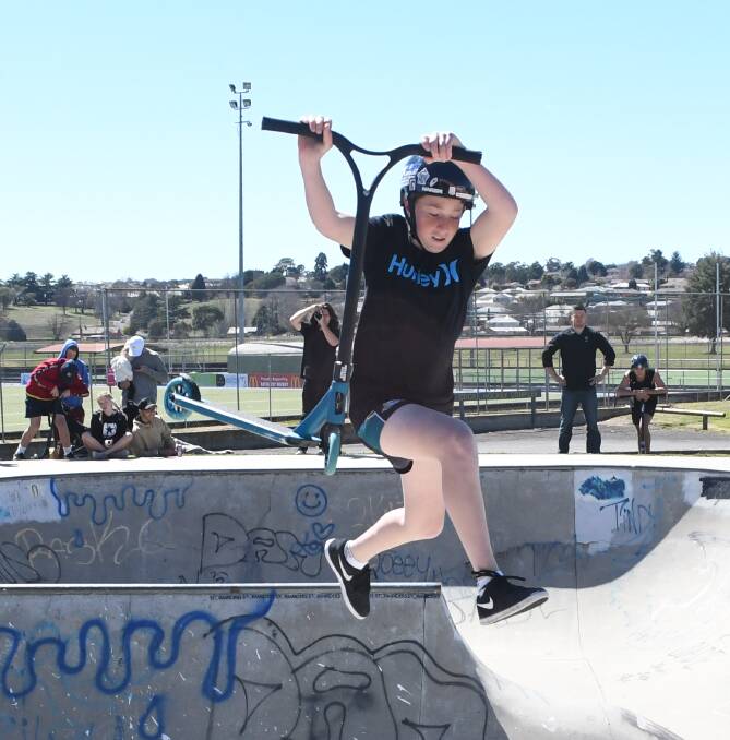 SERIES: Daniel Pentecost,14, shows off his style at the Bluntside Skatepark series, held in Kelso on Sunday. Photo:CHRIS SEABROOK 091618cskate1