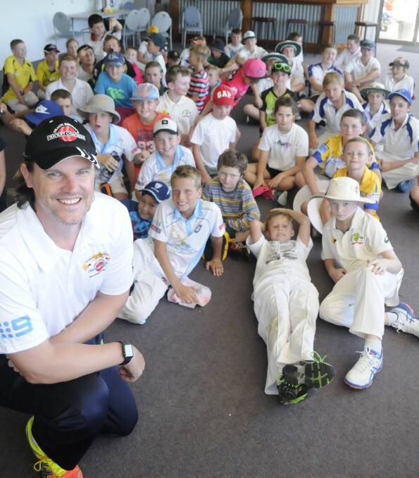 EXPERIENCED: Former Australian One Day International star Nathan Bracken with the enthusiastic Bathurst juniors on Monday. Photo: CHRIS SEABROOK 011617coachng2