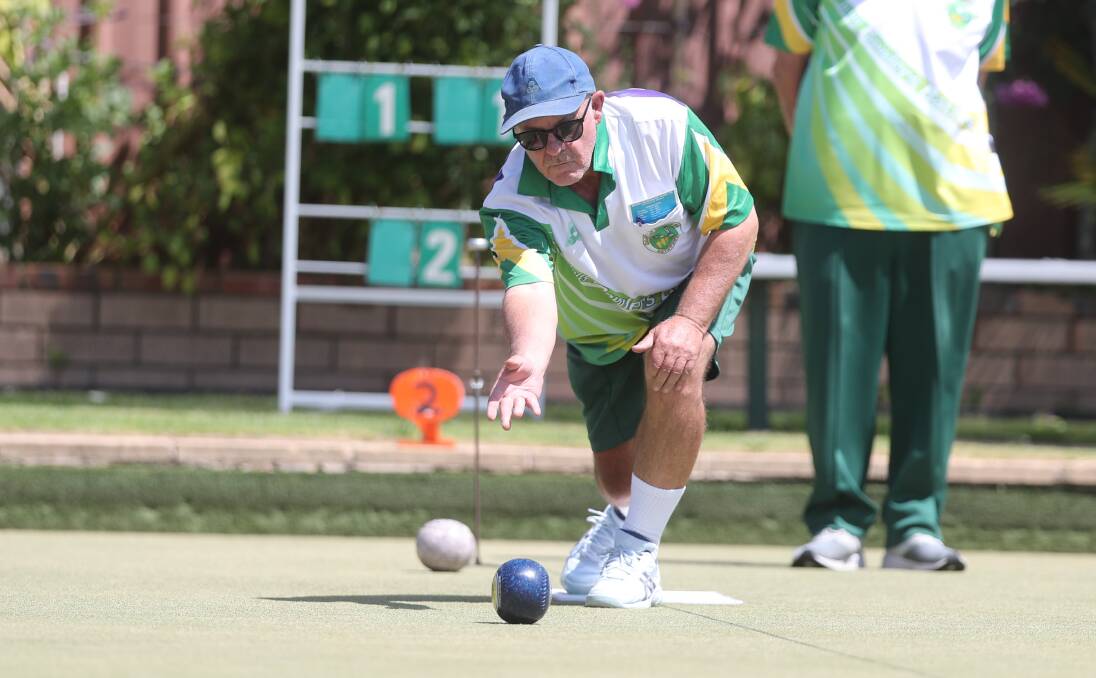 Tony Urza in action at the Majellan Bowling Club. Picture by Phil Blatch.