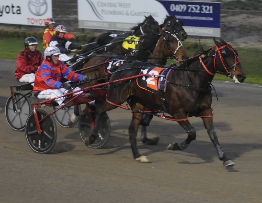 WELL TIMED RUN: Annie Matilda races by her opponents to win at Bathurst Paceway on Wednesday night. Photo: CHRIS SEABROOK