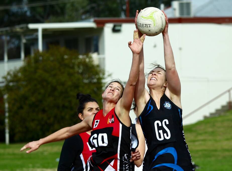 REACHING: LJ Hooker Heat's Monique Lewis contests for possession with City Colts' Sarah Shackleton in Saturday's Bathurst Netball Association A grade fixture. Photo: PHIL BLATCH 072316pbcolts3