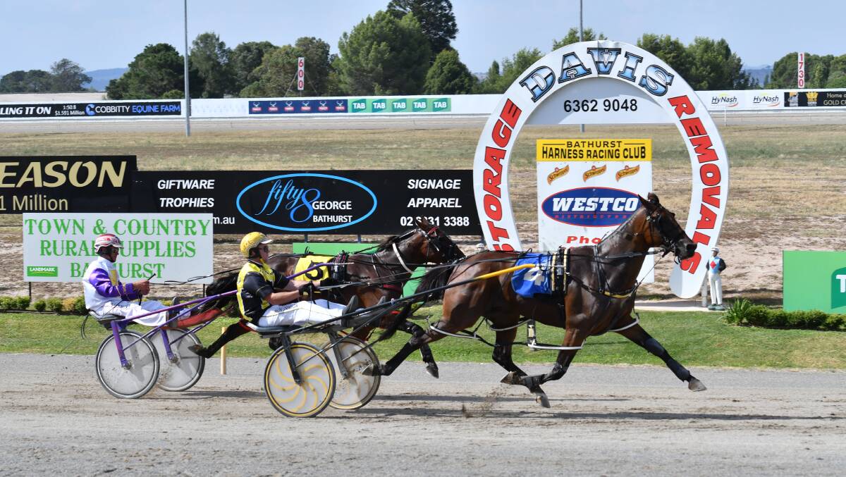 GREAT BATTLE: Ima Jaymar (Jason Grimson) gets home in Sunday’s Cowra Magpies Rugby League Club Pace (1,730 metres) at Bathurst Paceway ahead of Im With Lexy (Bernie Hewitt). Photo: ALEXANDER GRANT