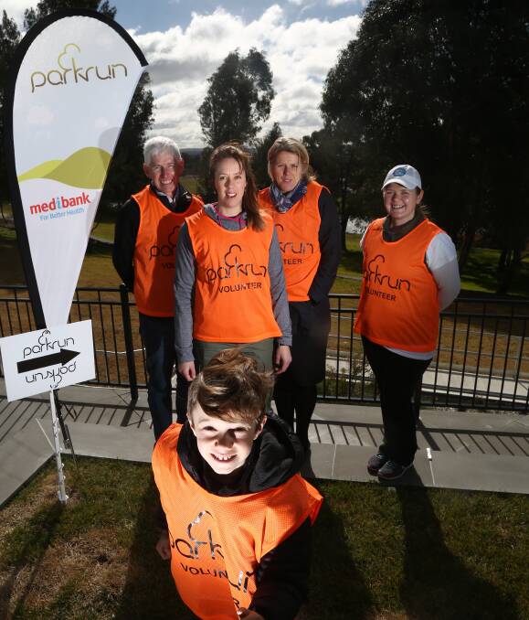A WALK IN THE PARK: Stephen Jackson, Bronwyn Starkey, Jennifer Arnold, Amanda Fell and Jake Arnold (front) hope to see people flock to Bicentennial Park for the first Bathurst parkrun on Saturday. Photo: PHIL BLATCH 071316pbpark1