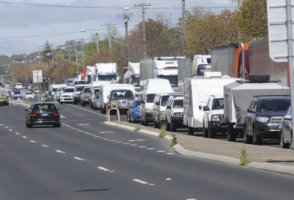 BIG DELAYS: Traffic was banked up on Stewart Street on Monday morning as race fans tried to leave the city after the Bathurst 1000. Photo: CHRIS SEABROOK 101016cexodus3