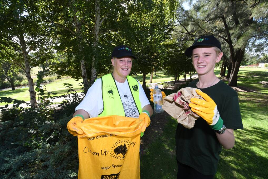 SNAPSHOT: Maureen Sharp and Jack Kiernan helped out in Bicentennial Park for Clean Up Australia Day. Photo: CHRIS SEABROOK 030418cleanup1