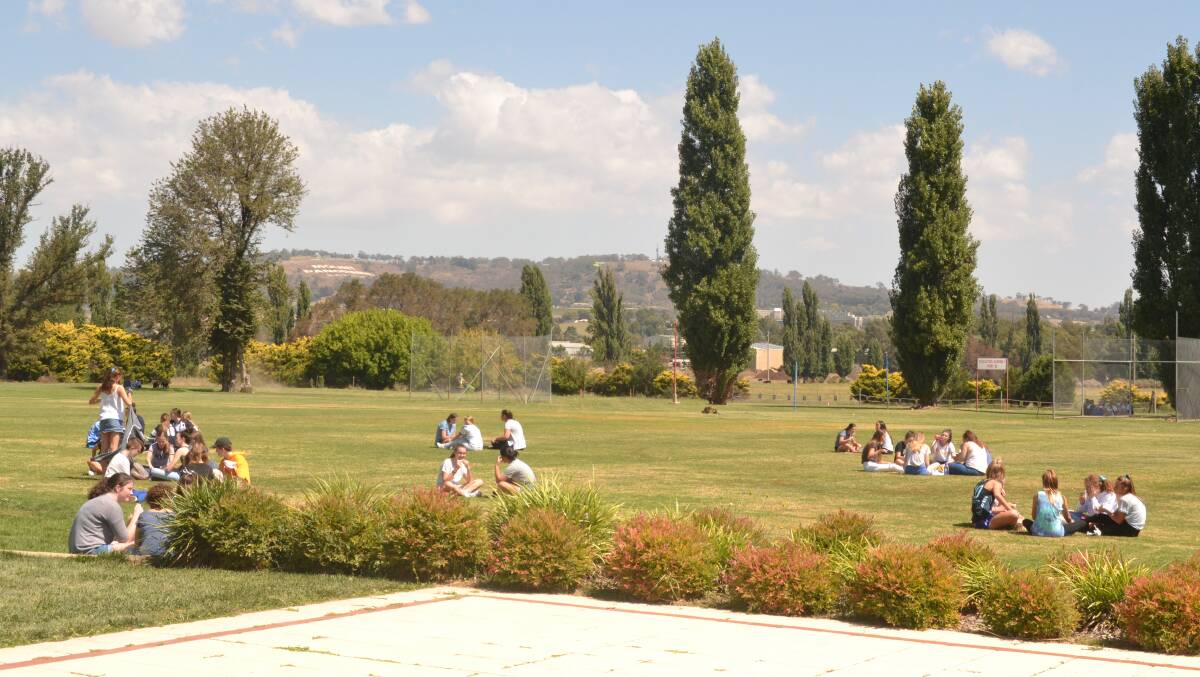 Students enjoyed a picnic on the oval. 