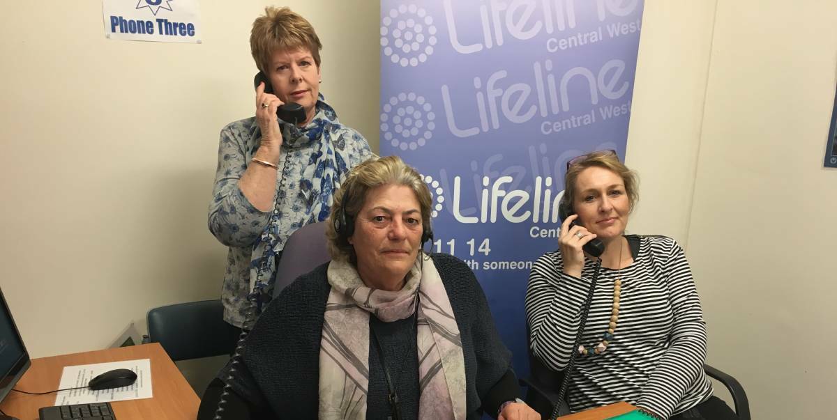 MAKE A CALL: Lifeline Central West volunteers can offer support in times of crisis. Photo: NADINE MORTON 090916nmlifeline3
