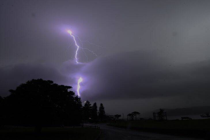 Strong storm moves through Pittwater and northern beaches . Palm beach. Pic nick Moir 21 march 2017 Photo: Nick Moir