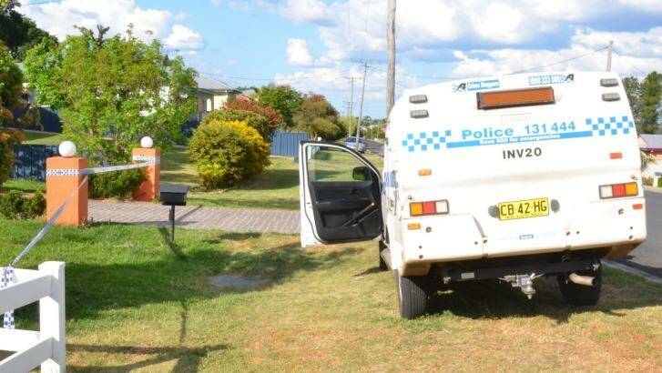 Police outside Simone Mottram's home in Froude Street, Inverell, where her son is accused of stabbing her to death.  Photo: Laurie Bullock/ The Inverell Tim