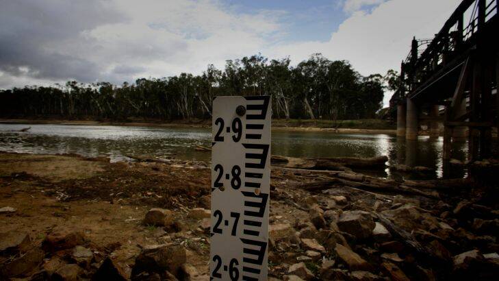 GENERIC PHOTOS FOR STORY ON THE MURRAY RIVER AND THE IMPACT ON LOCAL COMMUNITIES AND BUSINESSES. KEY WORDS, FARMING, FARMS, WATER, DROUGHT, SOIL EROSION, HARVEST, MURRAY,  IRRIGATION, GAUGE.   MURRAY; PHOTO PAUL JONES; BRW MAG; 070528. SPECIALX 07052800