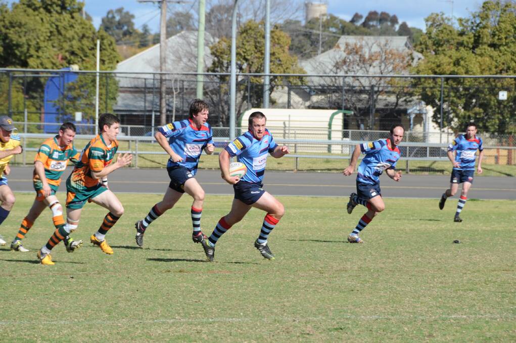 Simon Murphy (with the ball) was one of Dubbo s best on Saturday but he couldn t prevent his side losing to Orange City. 
 	Photo: Belinda Soole