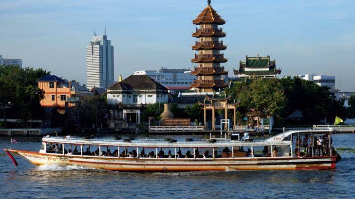Commuter ferry passes the Taiwanese-style Jee Jin Koh pagoda temple overlooking Mae Nam Chao Phraya. Photo: John Borthwick