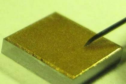A 4mm square gold-coated microneedle array next to a 31-gauge needle used to extract fluid. Photo: Alexandra Depelsenaire
