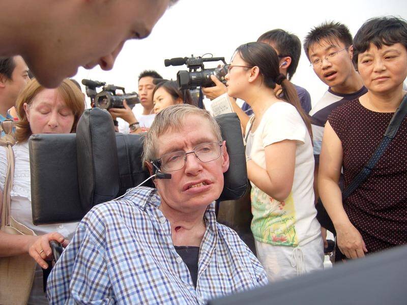 Professor Stephen Hawking's death unleashed a flood of emotional tributes in China.