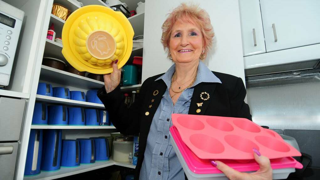 DUBBO: When Loretta Hawke decided in 1964 she wanted to pursue a career in Tupperware, she was discouraged by friends, telling her that "Tupperware is finished in Dubbo." Fifty years later, Loretta is having the last laugh.