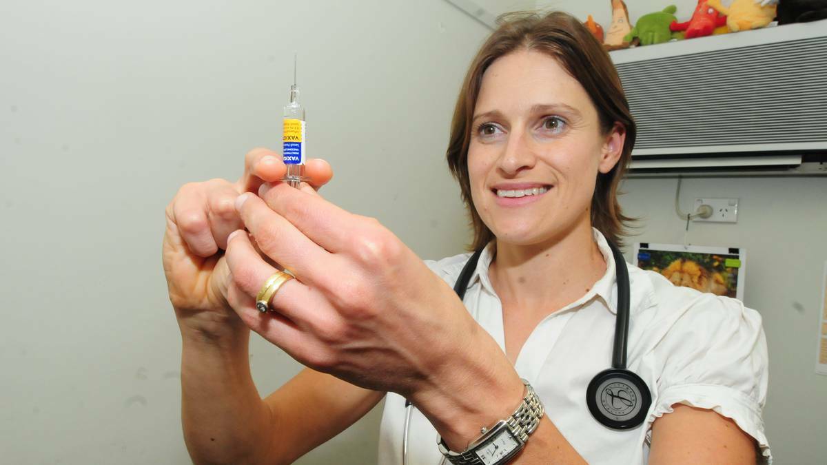 DUBBO: Dr Heather Ticehurst with this year's flu vaccine
