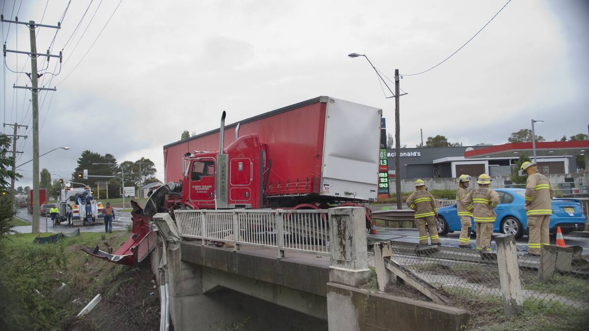 A CLOSE CALL: A truck accident on the bridge near the Kelso McDonald’s closed the Great Western Highway. Resident Warwick Browne captured this dramatic image, showing how close the prime mover came to going over the side of the bridge. Photo: WARWICK BROWNE 022814ctruck