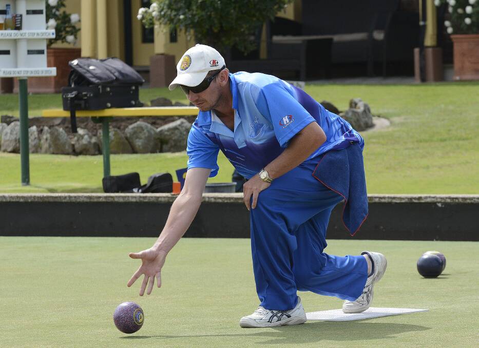 SPORTS OUT WEST: Ken Waddell playing social bowls at Bathurst City last Saturday.