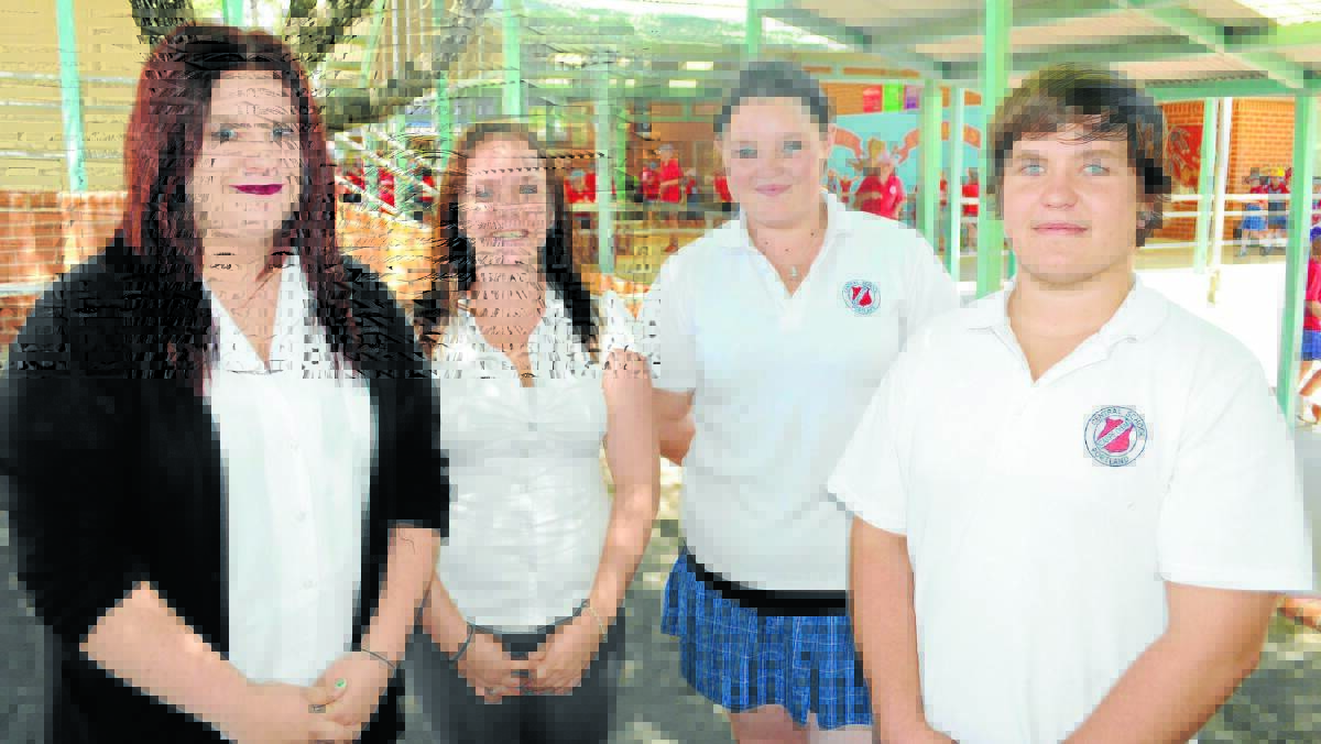 PORTLAND CENTRAL SENIOR SCHOOL: Taylah-Rose Smith, Marli-Jai Hyde, Mary Monaghan and Mat
Coleman. 021014cportlnd3