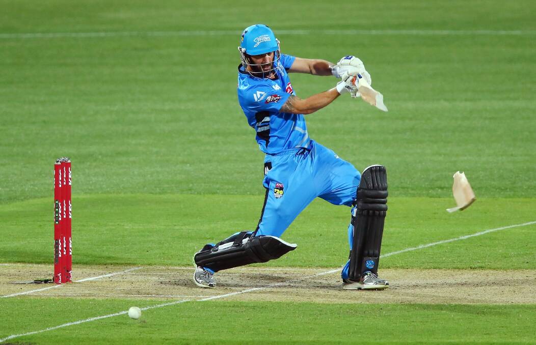 CRACK: Bathurst cricket product Jono Dean hits the ball with such force that he broke his bat in half in Wednesday night’s Big Bash League match against the Hobart Hurricanes. Dean made an unbeaten 54 off 35 deliveries. Photo: GETTY IMAGES 	010115dean1