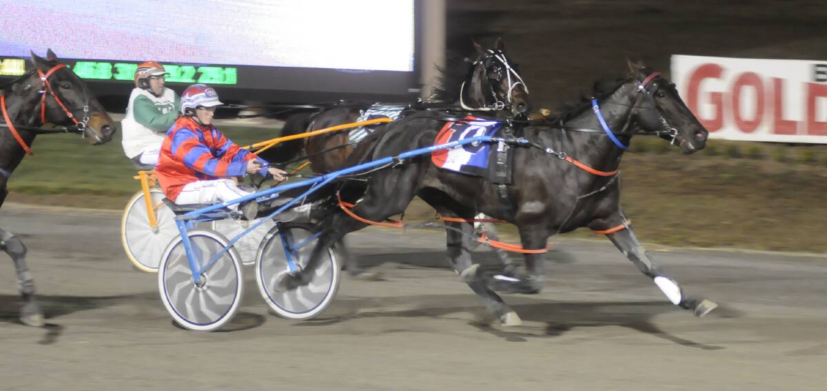 FINISHING BURST: Amanda Turnbull and Polished Rocks (#10) hold on to beat stablemate Jedi Mind during Wednesday's Western Districts Championship Final at the Bathurst Paceway. Photo: CHRIS SEABROOK 	052015ctrots1a