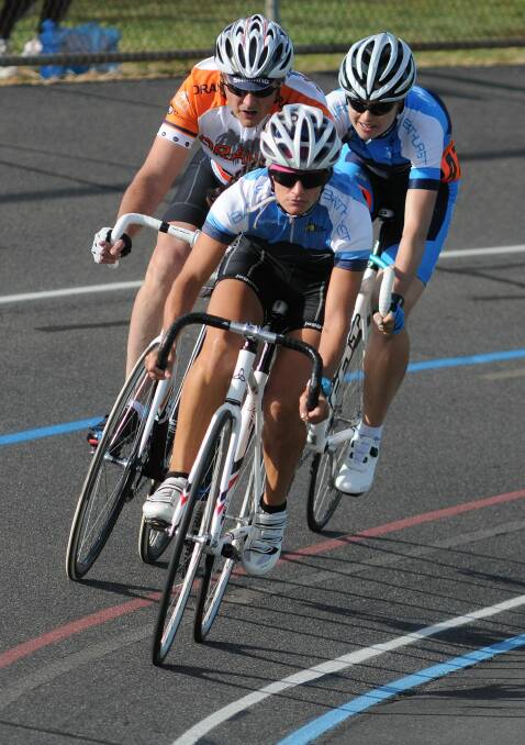 OUTFLANKED: Bathurst riders Vanessa Bennett (front) and Stacey Fish (back)  put the pressure on Phil Branwhite during Saturday’s Western Division Championships. Fish went on to claim the C grade title. Photo: Steve Gosch 	0307sgcycle5