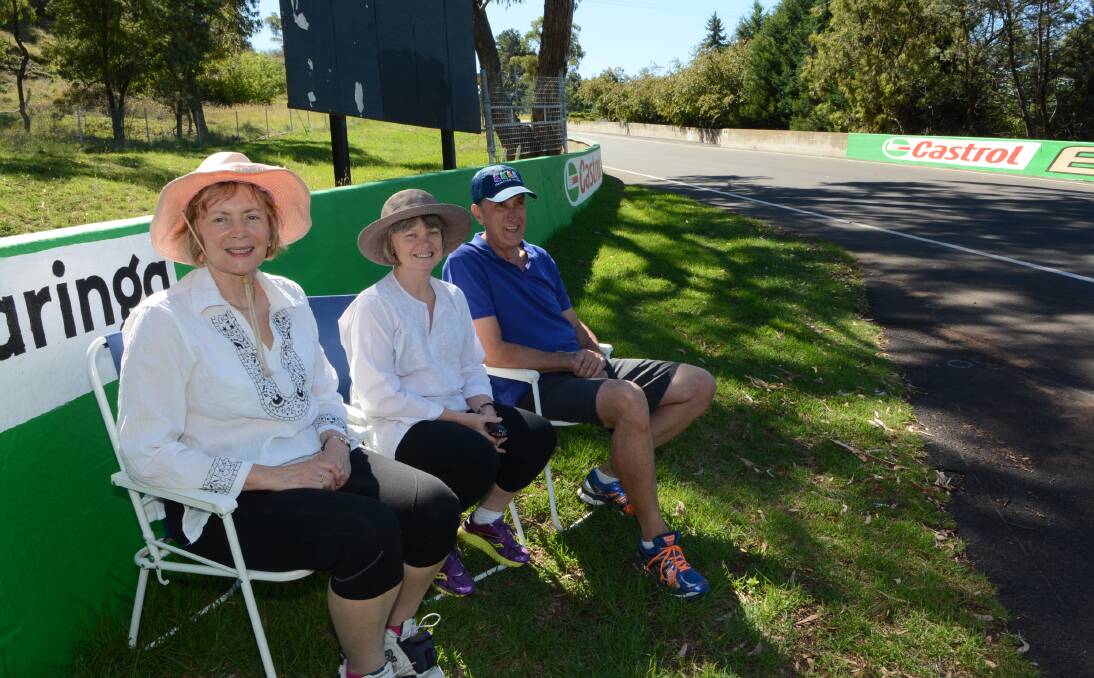TAKE A BREAK: Keen walkers Roz Townsend and her friends Jude Campbell and Mal Purves take a break from a stroll around Mount Panorama. They would like to see strategically placed rest stops installed for walkers. Photo: PHILL MURRAY 	123114pmount1
