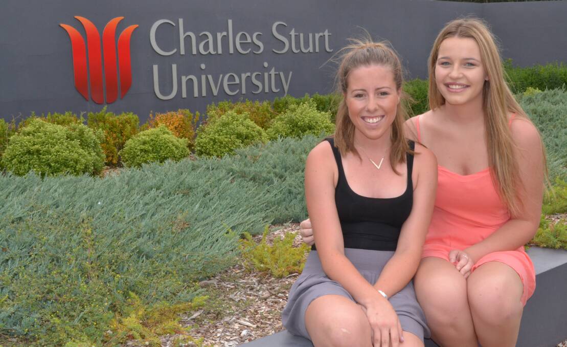 NEW TO CAMPUS: Emma Siejka and Abby Shaw will start studying at Charles Sturt University Bathurst this year. Both finished at Bathurst High School last year. Photo: NADINE MORTON 	122116nmcsu2