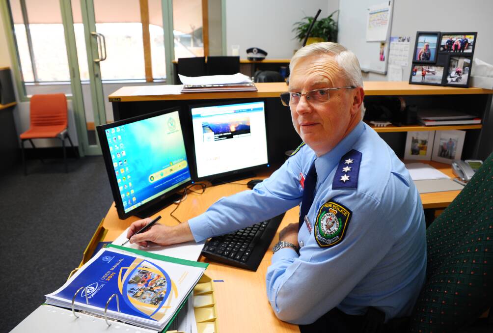 JOIN THE CONVERSATION: Chifley Local Area Command customer service duty officer Inspector Colin Cracknell says social media has become a vital weapon in fighting crime. Photo: ZENIO LAPKA 	071014zeyewatch