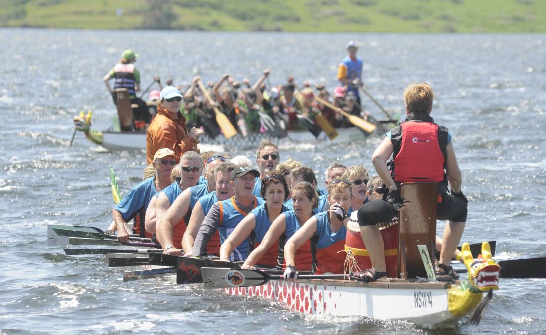 ALL AT SEA: There was plenty of water sport action on Sunday at Chifley Dam at the Bathurst Pan Dragons’ first regatta. Photo: CHRIS SEABROOK 	101815cdragon8